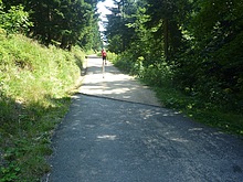 P�echod z asfaltu na zpevn�nou cestu